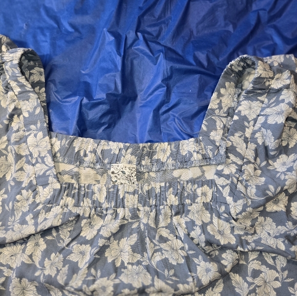 Naif Blue And White floral dress. Women's Petite Large - Picture 6 of 9